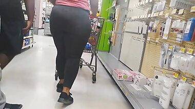 Blk BBW MILF jigglin thru WM pt1