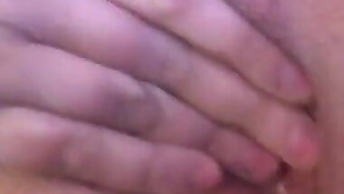 Bouteille dans la chatte