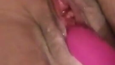 Canan mouille avec son god