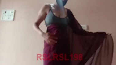 Indian Stepmom Rasili Striping Saree