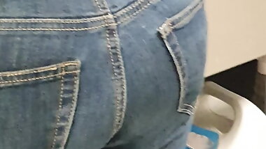 Romanian slut with big ass cleaning kitchen in front of son