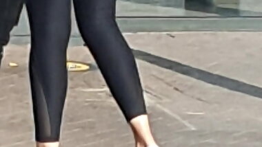 Lebanese girl with big ass has sex through leggings