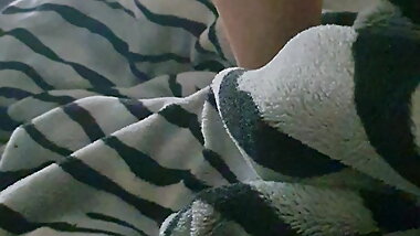 Step son caught step mom naked on his bed for a quick fuck