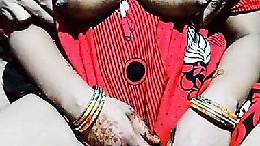 Desi bhabhi ka milk nikala