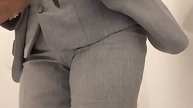 Stepmom peeing toilet work