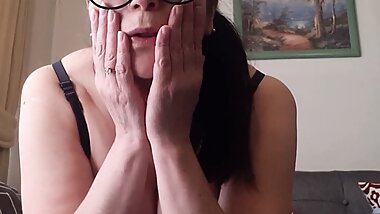 Shy Sexy mommy surprise in webcam