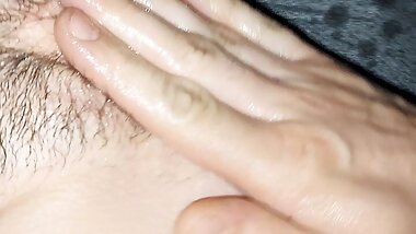 Daddy teaches her how to squirt