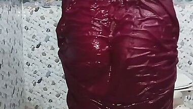 Indian young bhabhi bathing in petticoat bath