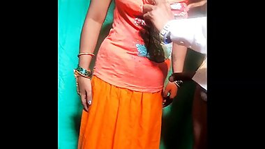 Desi aunty ki malish karke jamkar chida