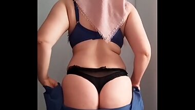 Turbanli Aysunun Ciplak Vucudu Turkish Milf