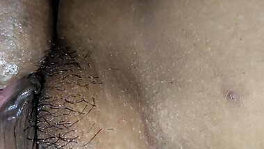 SUHAAGRAT KI RAAT CHODA BAATHROOM ME SIRF PAANI NIKALA AUR CHUT ME ANDER TAK GHUSA DIYA AUR CHUT KA PAANI NIKAL DIYA SAB