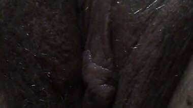 Fingering and playing with pussy till she cums