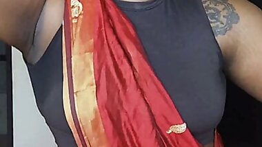 TAMIL ILARIA AMMA'S SWEATY ARMPITS