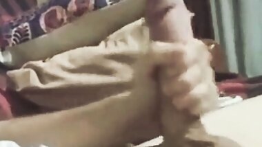 Friend's girl gives a handjob