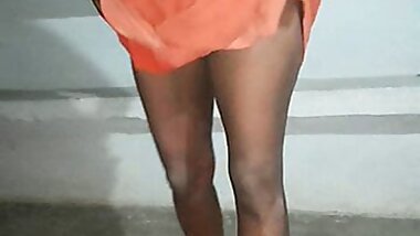 Indian hot deshi bhabhi sadi utarkar apni tight chut aur bade nipple dikhaye