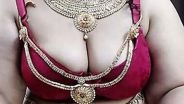 Indian aunty with big boobs
