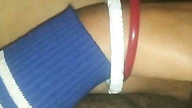 So rahi desi bengali bhabhi ko blanket me hi choda