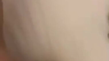 Elle prend son pied levrette