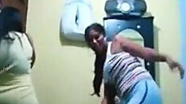 desi ladka ne ek sath apni maa aur behan ki chut bajadiya